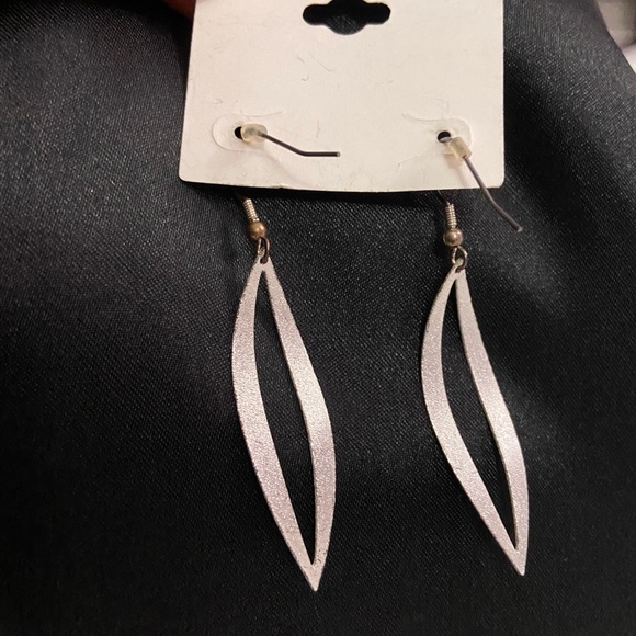 NWT Silver Glitter Drop Earrings - Picture 2 of 6